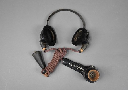 Baystation headset and microphone