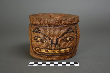 Cedar basket with lid with CM ruler