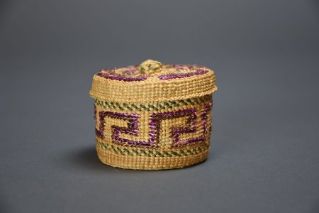 Spruce root basket with lid