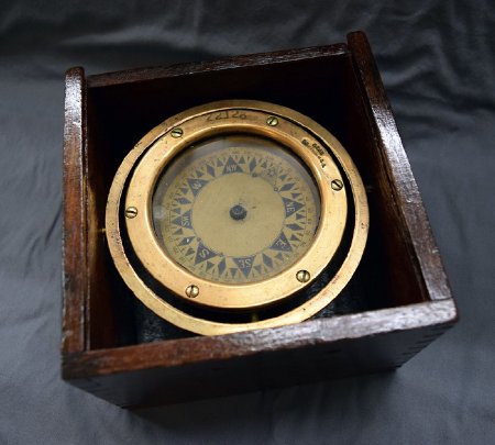 Troller's compass and box