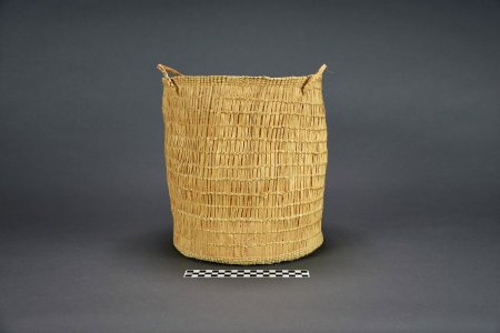 Seaweed basket with CM ruler