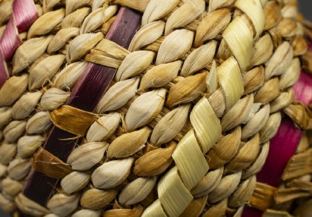 Lid weaving detail