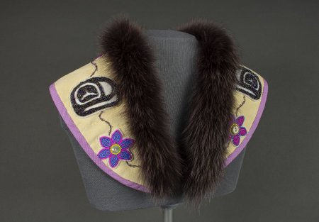 Collar with fur trim