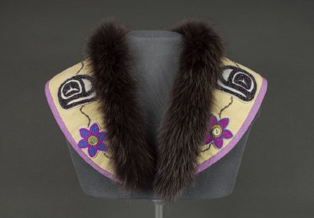 Collar with fur trim