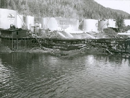Standard Oil dock fire, 1952