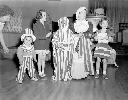 July 4th baby contest, 1953