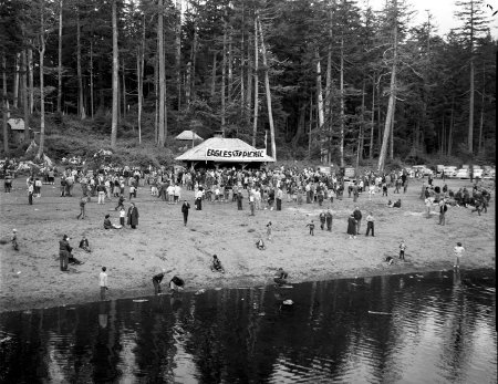 Eagles picnic at Ward Lake, 1953