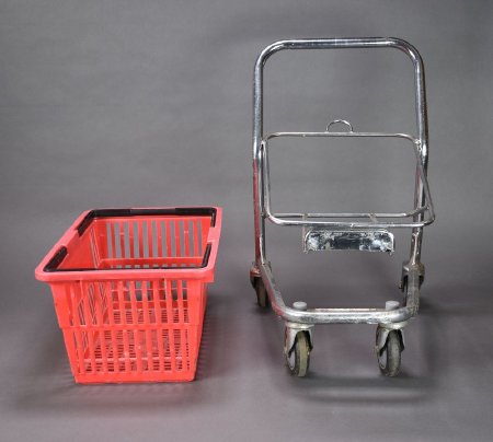 Shopping cart and removable basket